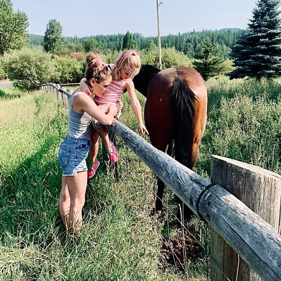 Meet your Posher, Alison - Picture 1 of 1